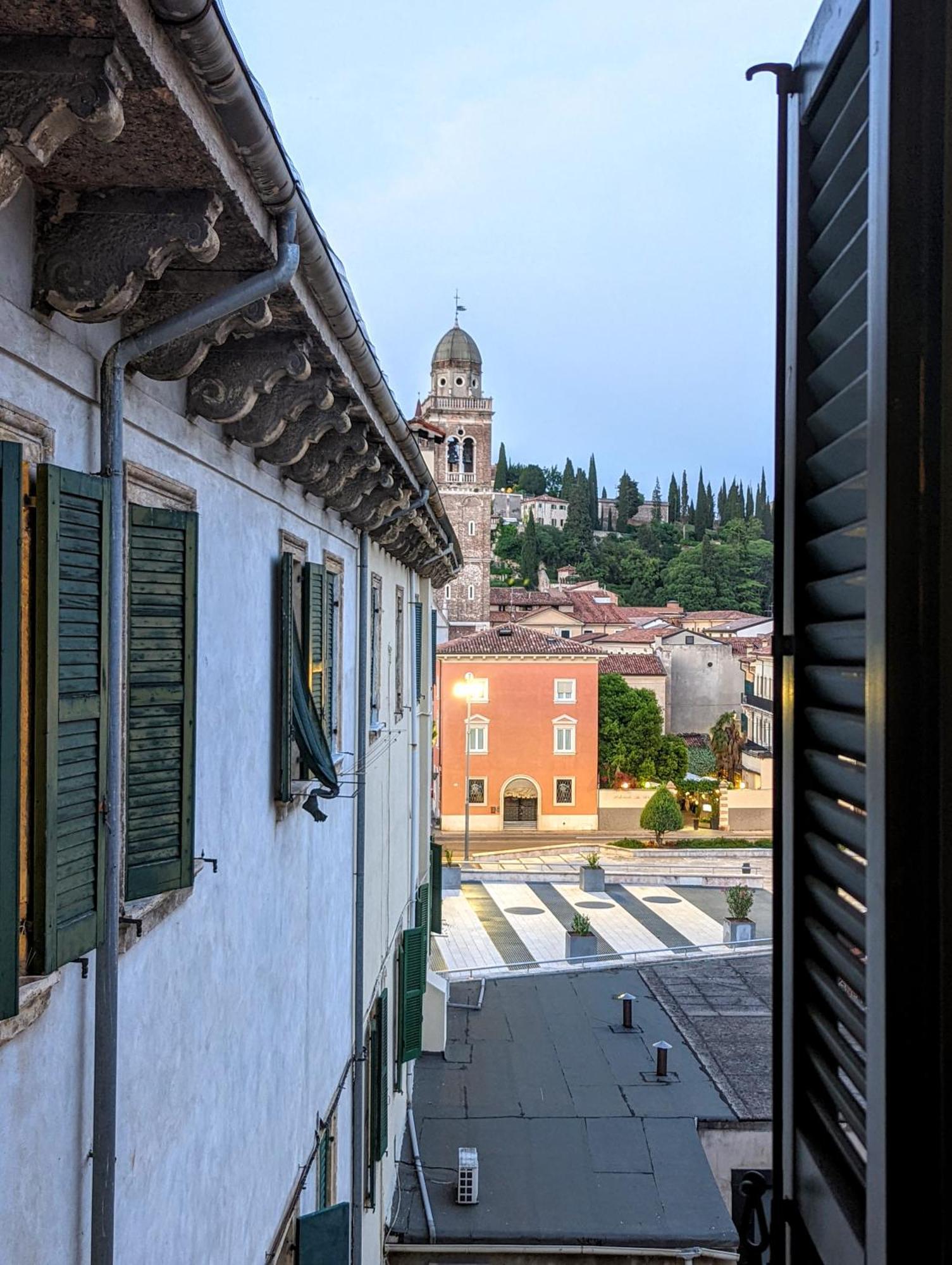 Enchanting Verona Bagian luar foto