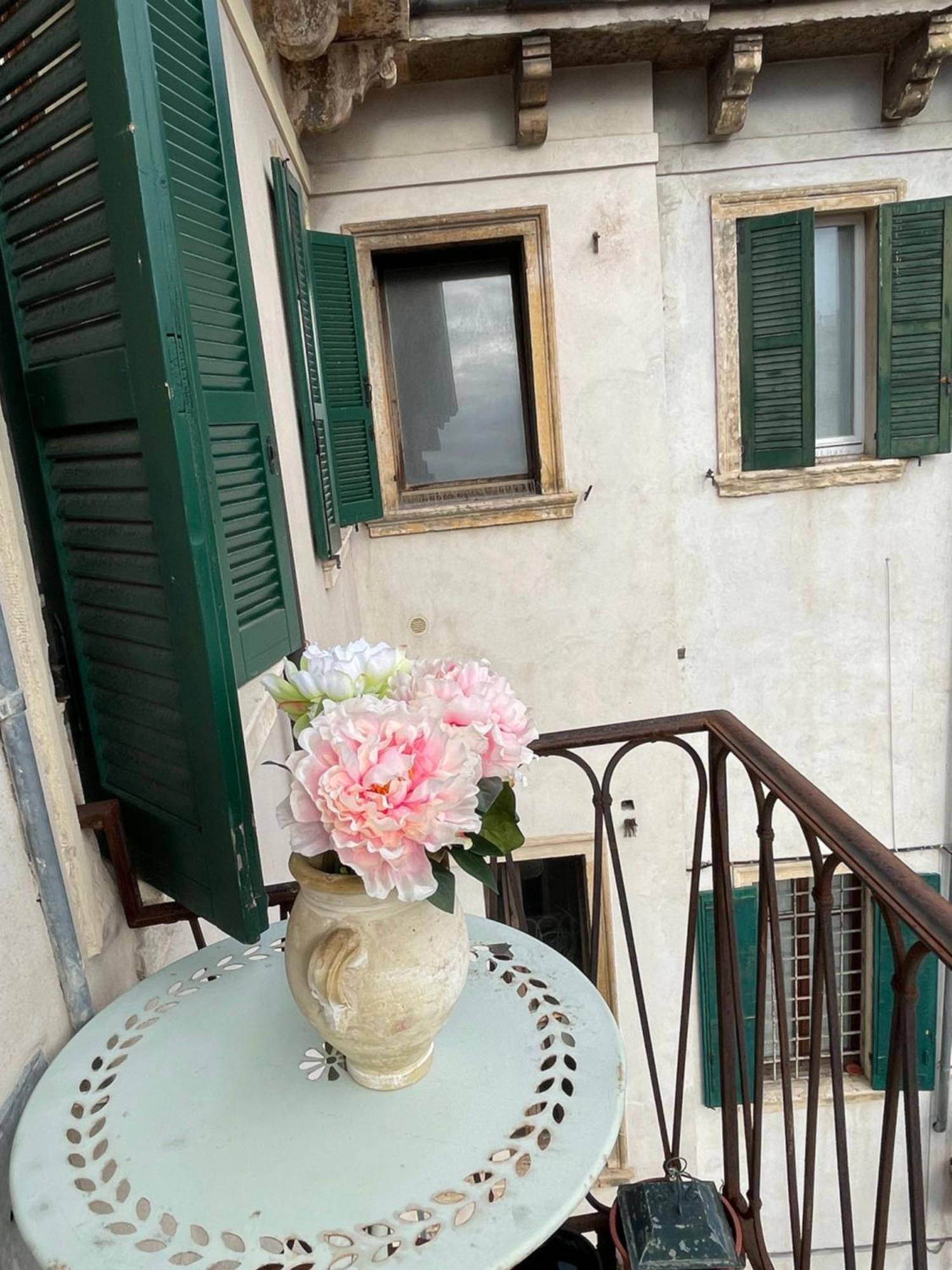 Enchanting Verona Bagian luar foto
